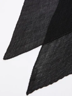 Pleated cashmere and silk stole - BLACK